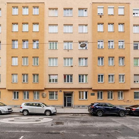 10 Minutes To City Centre And Next To Wien Hbf And Easy From Airport Extérieur photo