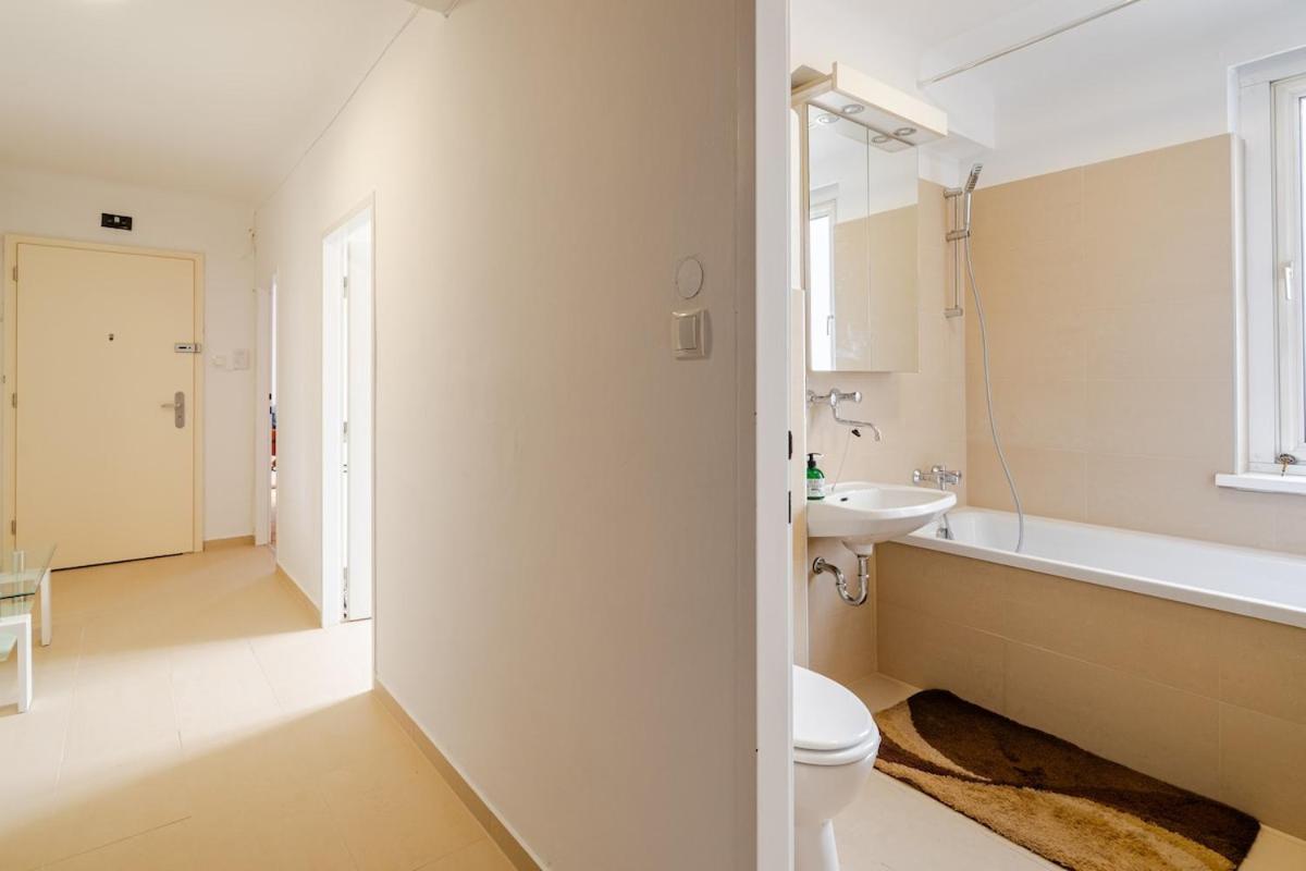 10 Minutes To City Centre And Next To Wien Hbf And Easy From Airport Extérieur photo